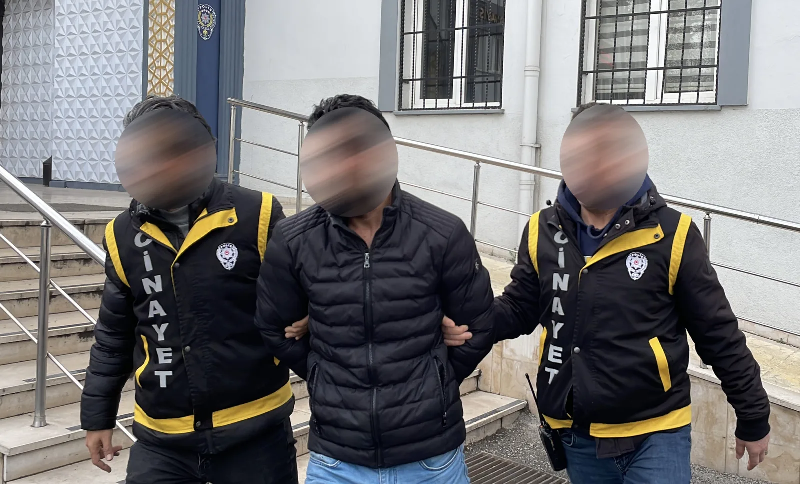 Tartıştığı komşusunu silahla yaralayan şüpheli yakalandı