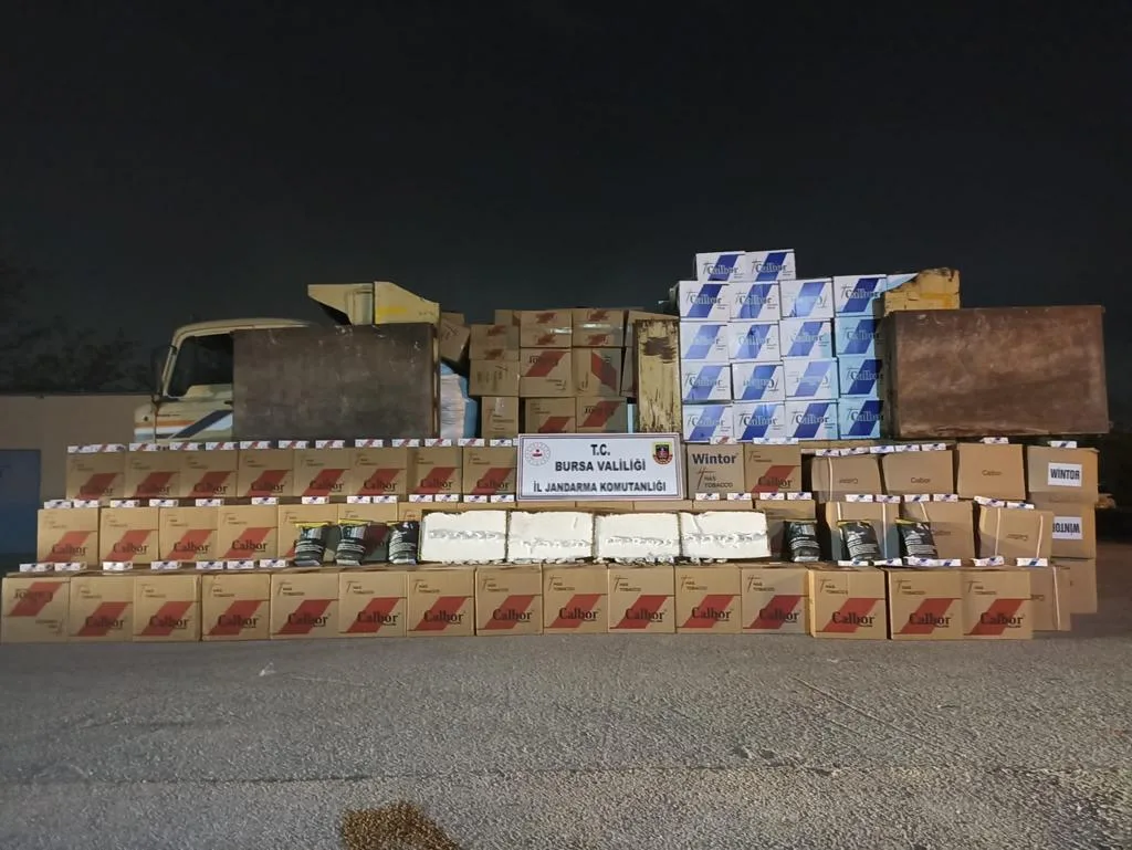 Kaçak tütün operasyonunda 2 şüpheli yakalandı