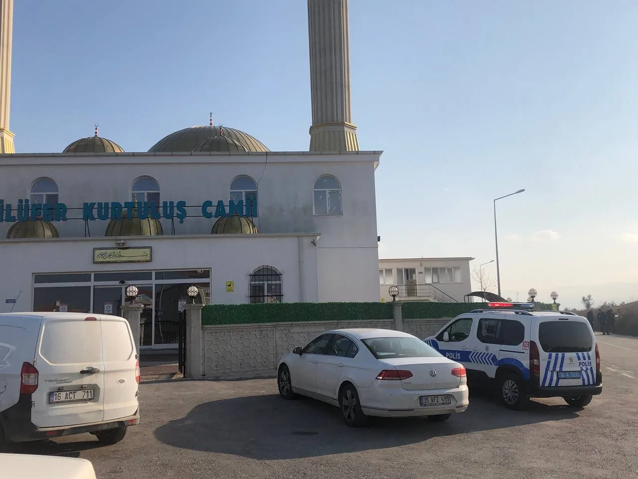 Cami çıkışında kurşuna dizdiler...