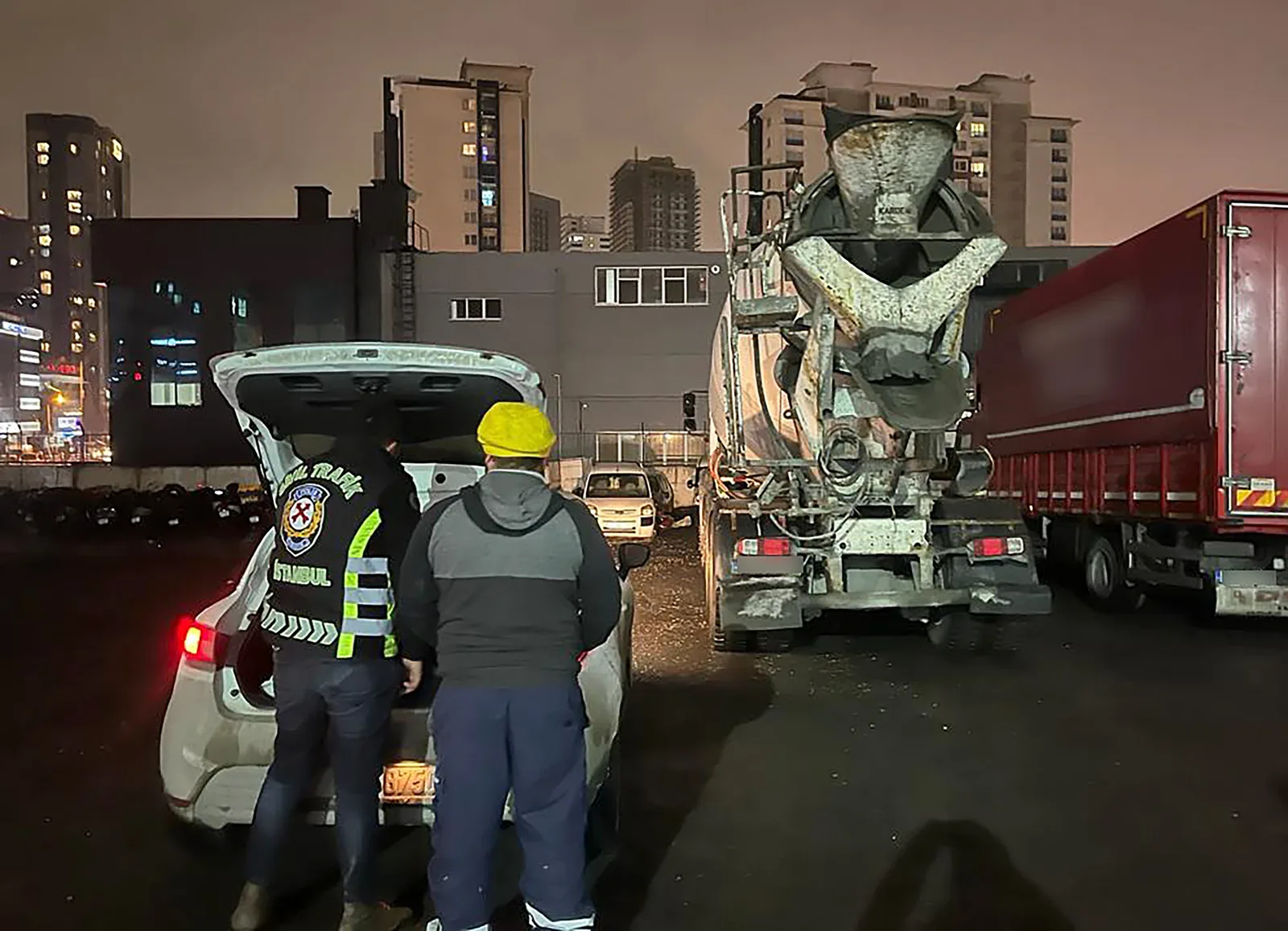Ambulansa yol vermeyince envai çeşit ceza yedi