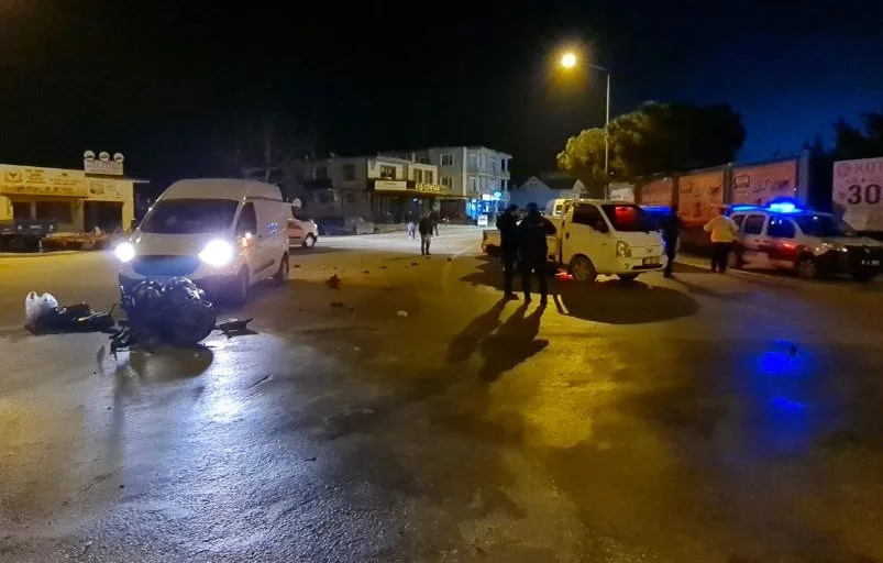 Kamyonetle motosikletin çarpıştığı kazada 2 kişi yaralandı
