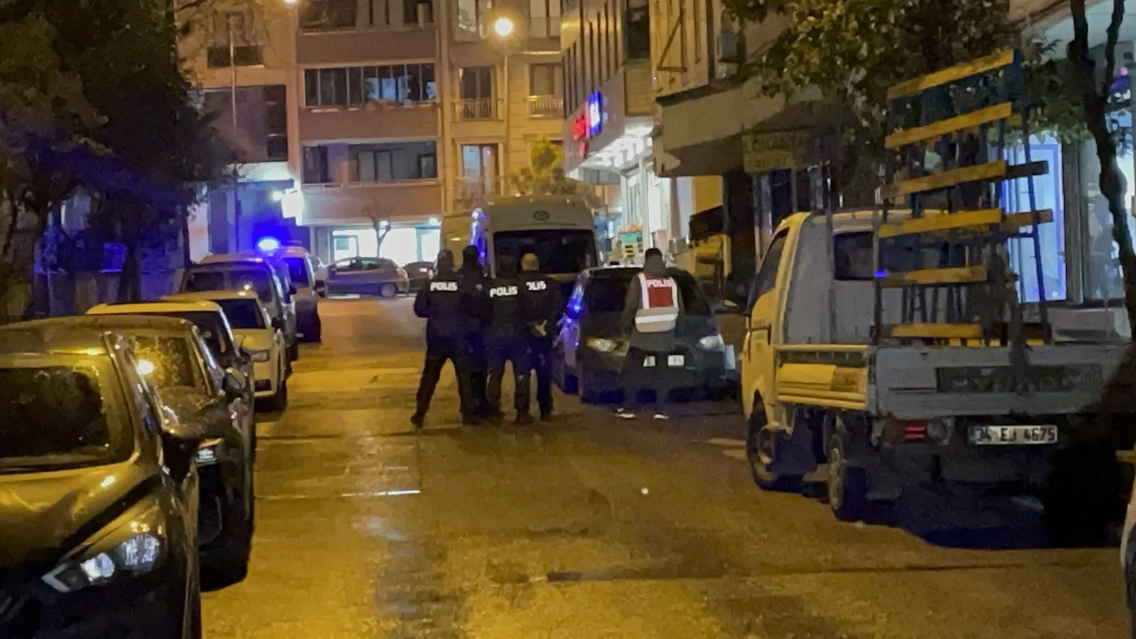 İşyerine silahlı saldırı; 3 yaralı