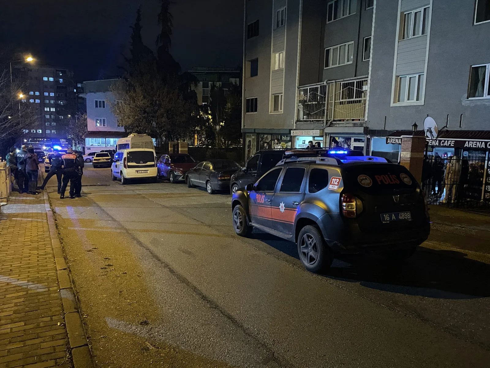 Parkta bıçaklı kavga; 2 yaralı