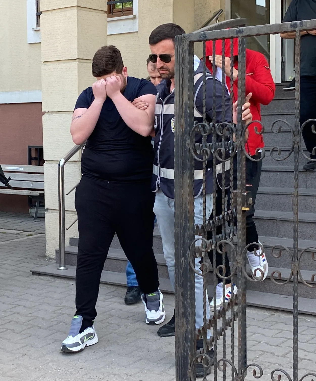 Sarıklı öğrenciyi öldüren 2 kişi...