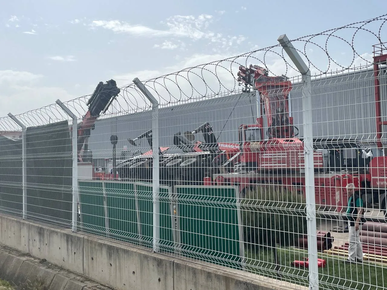 Fabrikada vinç devrildi, 1 işçi öldü, 2 işçi yaralandı