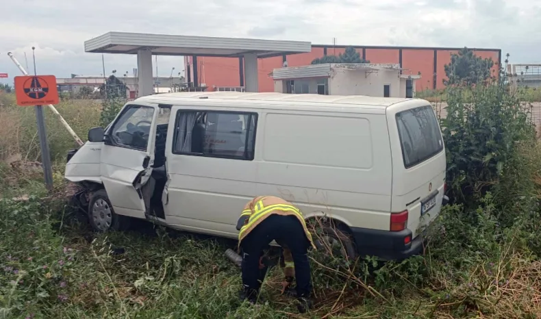 Şarampole düşen minibüsteki 1 kişi öldü, 2 kişi yaralandı