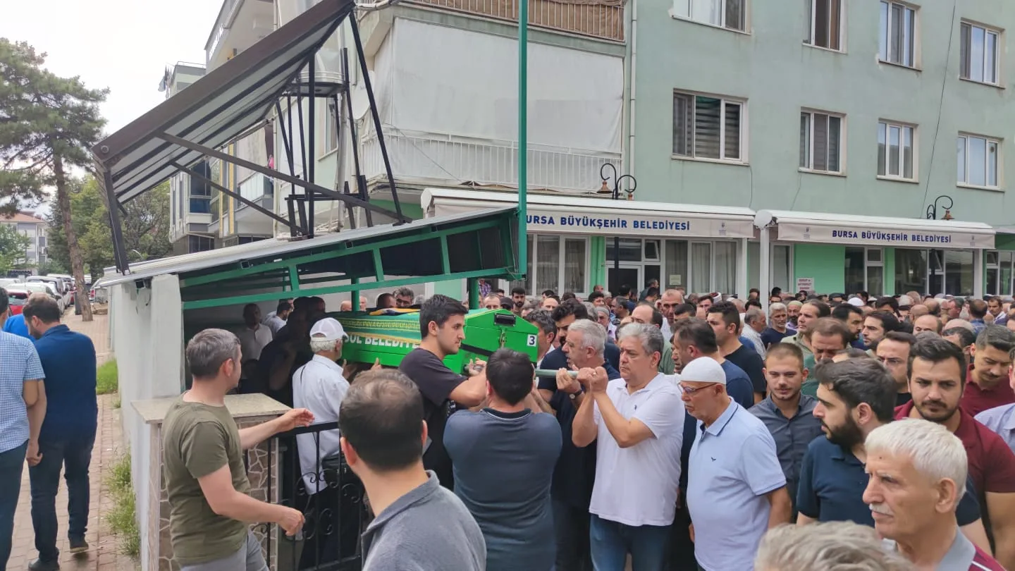Tedavi gördüğü hastanede yaşamını yitiren acil tıp teknisyeni İnegöl’de toprağa verildi