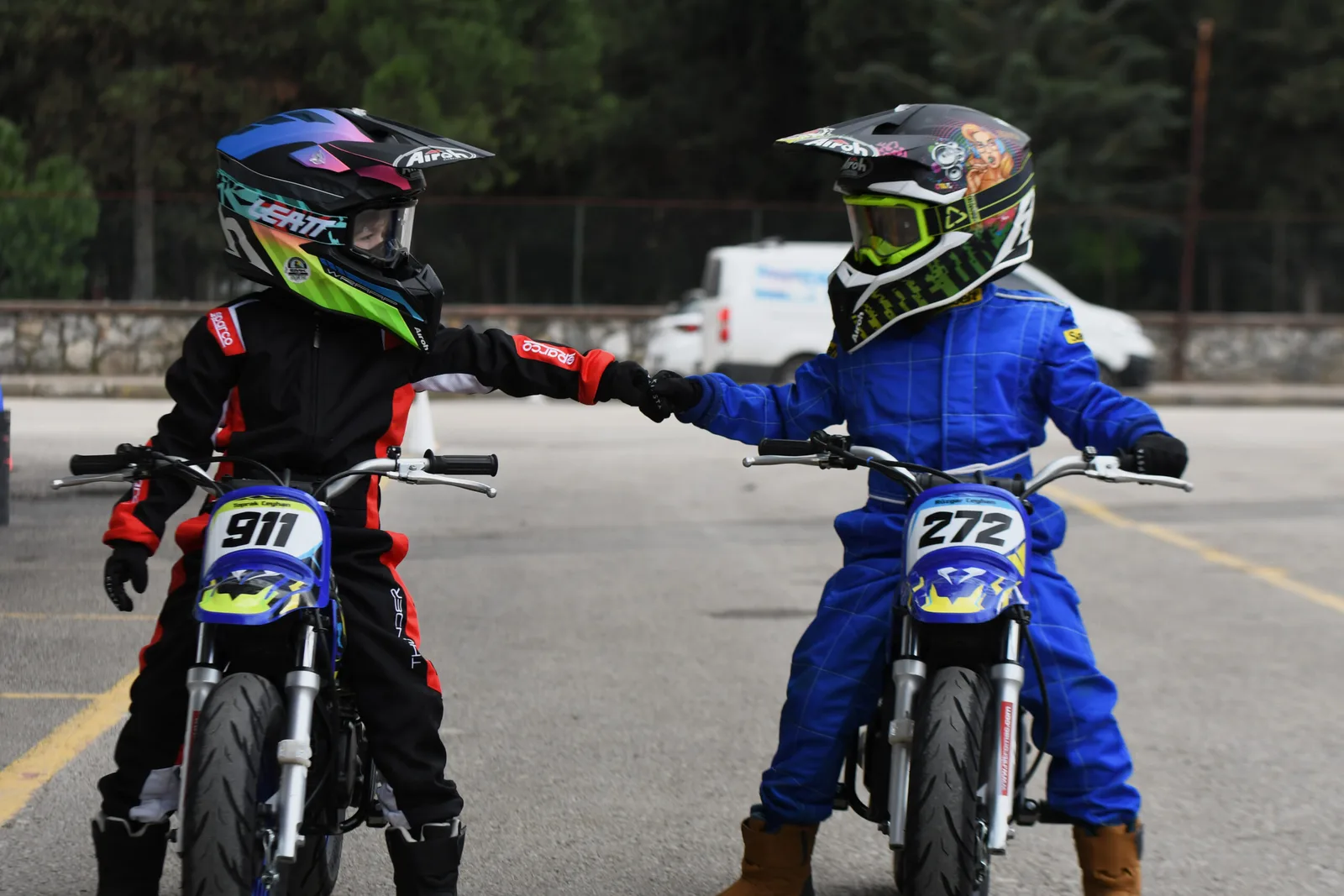 İnegöl'de Anaokulu öğrencisi iki kardeş motor sporlarında kupaları toplamaya erken başladı
