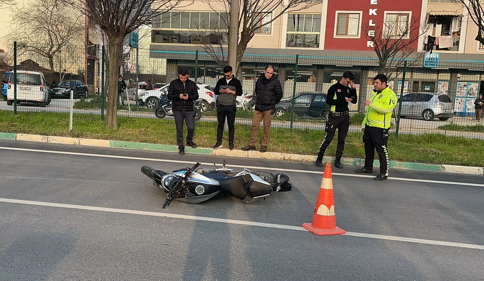 Kaza yapan motosiklet sürücüsü öldü