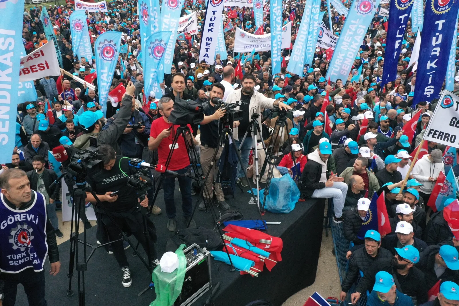 TÜRK-İŞ, 1 Mayıs Emek ve Dayanışma Günü'nü kutladı