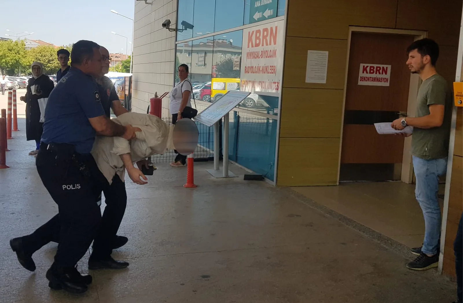 İnegöl'de uyuşturucu kullanan genç polisler tarafından hastaneye kaldırıldı