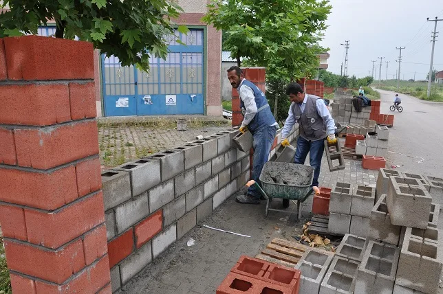 Belediye çalışıyor, camiler güzelleşiyor