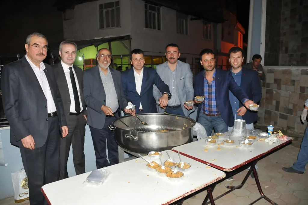 Belediye'den geleneksel helva ikramı