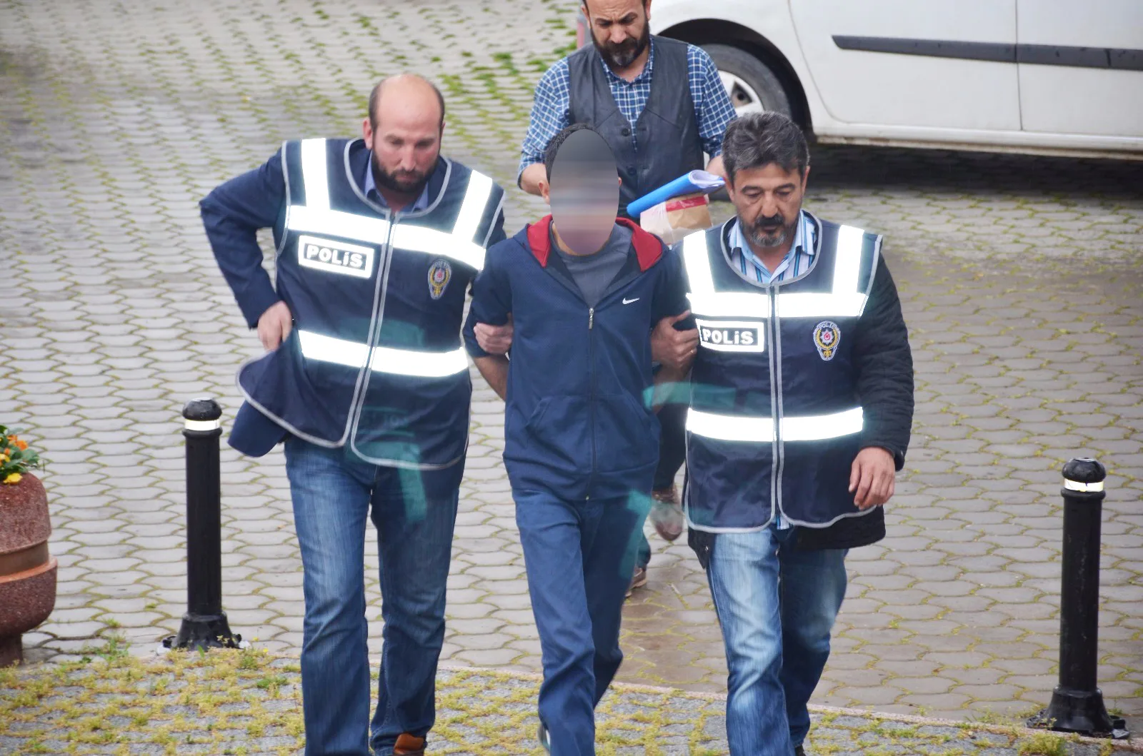 3 Kişiyi Silahla Yaralayan Saldırgan Emniyet Ekiplerince Yakalandı