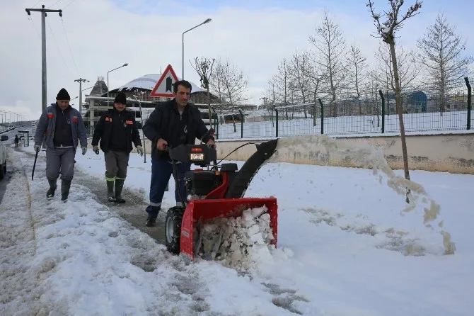 Adapazarında Ekipler Sabaha Kadar Çalıştı