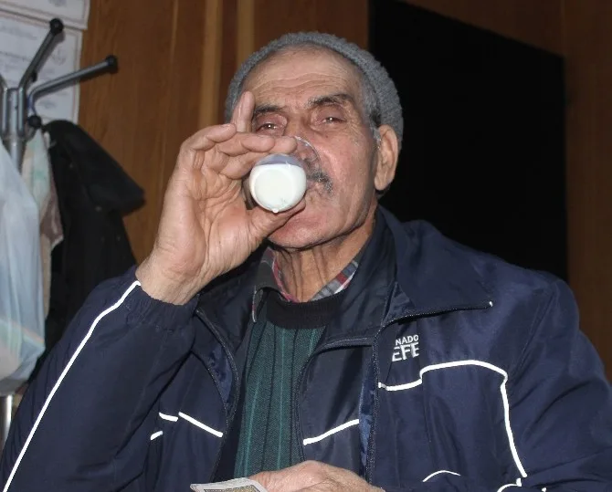 Adı Kahvehane, Kendi Süthane