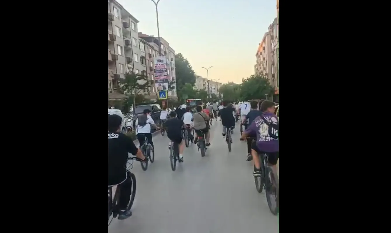 İnegöl'de Bisiklet Tutkusu: Gençler Sağlıklı Yaşam İçin Pedal Çeviriyor