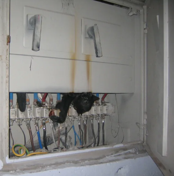 Yaşlı adam elektik akımına kapıldı