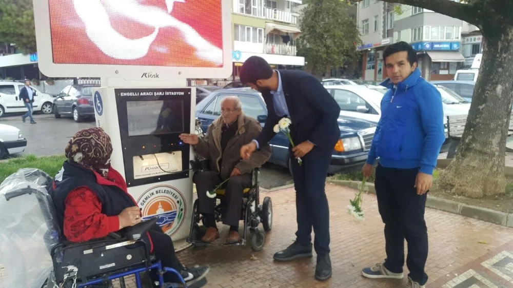 Ak Gençler Yaşlıları Unutmadı
