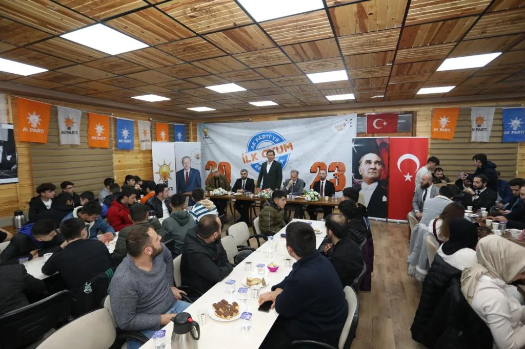 "İlk oyum Erdoğan'a, ilk oyum AK Parti'ye" İnegöl’de başladı