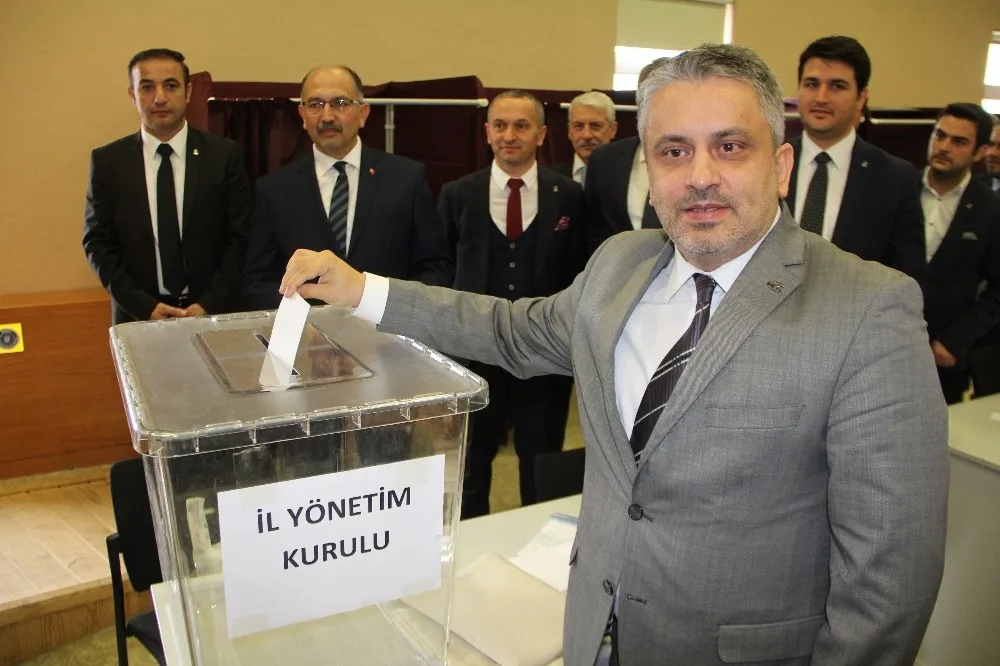 Ak Parti Bursada Belediye Başkanlığı İçin Temayül Yoklamasına Gitti