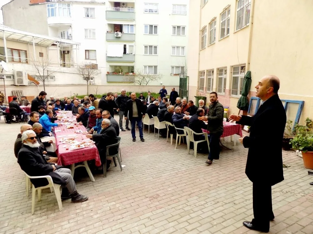 Ak Parti Mudanya İlçe Başkanı Ünal Esnaf Ve Vatandaşla Bir Araya Geldi