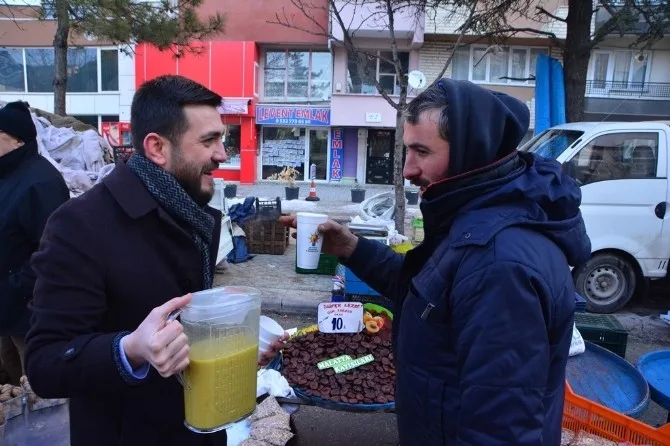 Ak Partiden Pazarcı Esnafına Sıcak Çorba
