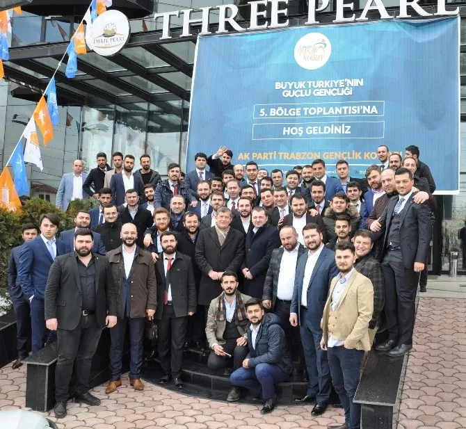 Ak Partili Gençler Referandum Çalışmaları Öncesi Trabzonda Toplandı