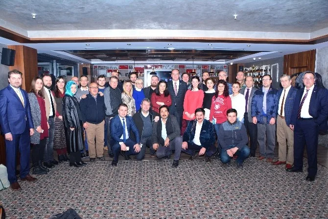 Ak Partili Yöneticiler Gazeteciler İle Bir Araya Geldi