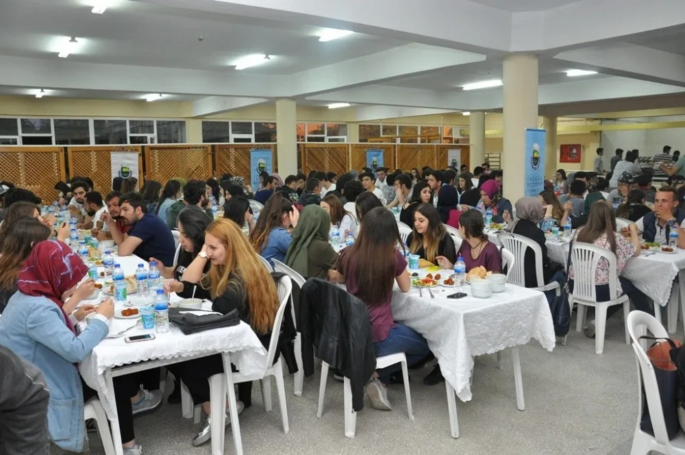 Aktaş Lise Öğrencilerini İftarda Ağırladı