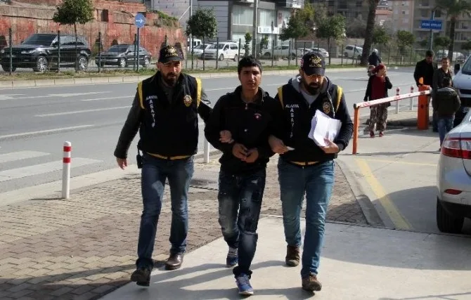 Alanyada 4 Ayrı Suçtan Aranan Şüpheli Suçüstü Yakalandı
