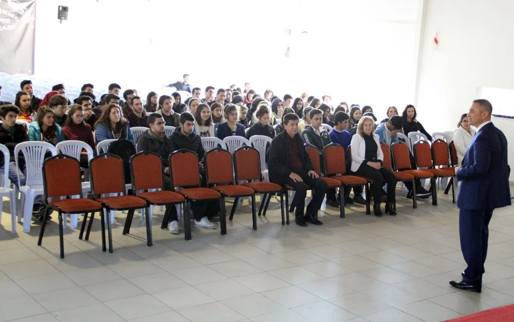 Alanyada Lys Ve Ygs Öncesi Öğrencilere Moral Söyleşisi