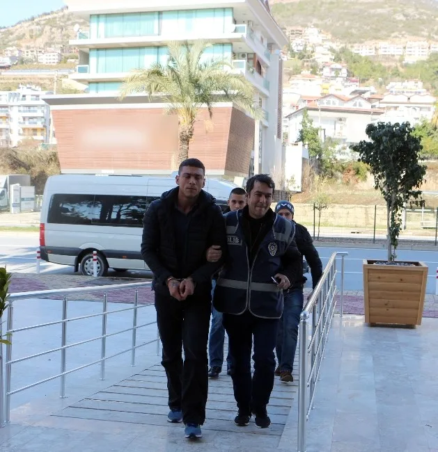 Alanyada Silahlı Saldırı Şüphelileri Teslim Oldu
