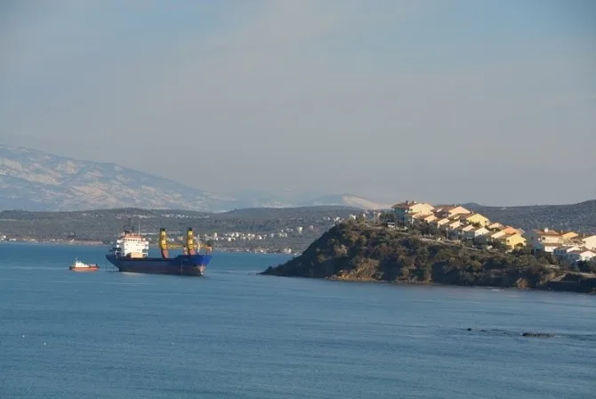 Aliağada Hacizli Gemi Çapasından Kurtulup Sürüklendi