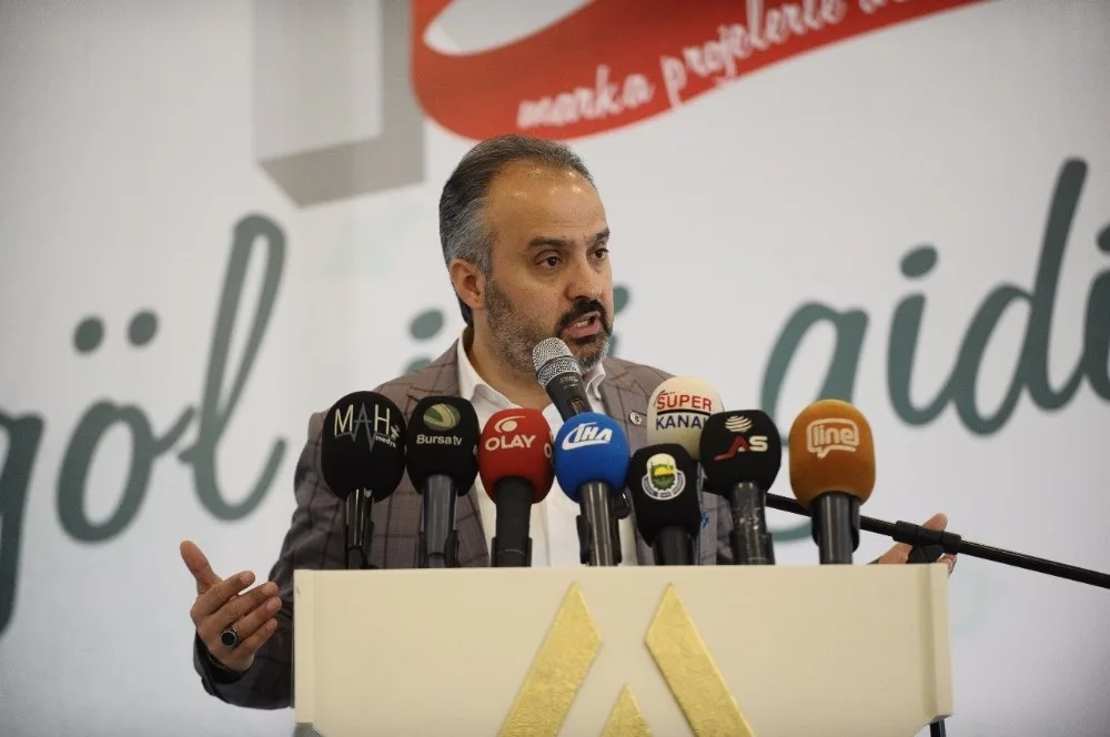 Alinur Aktaş Büyükşehire Göz Kırptı