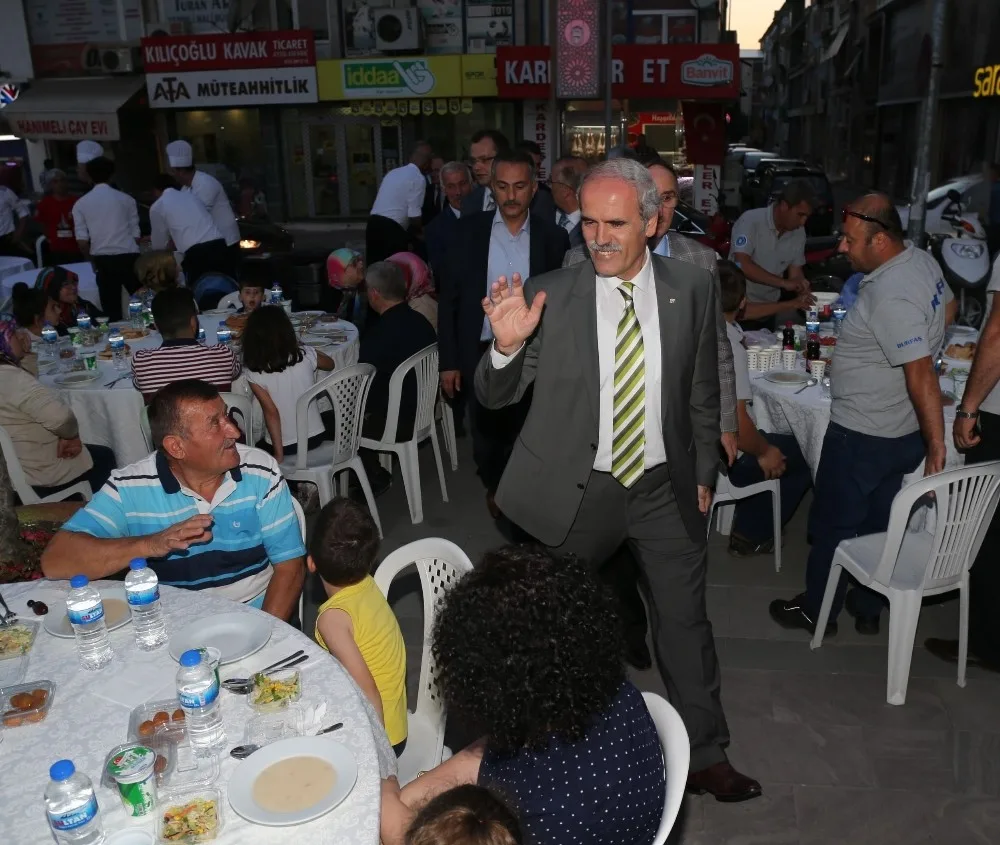 Altepe, Mustafakemalpaşada Orucunu Vatandaşlarla Açtı