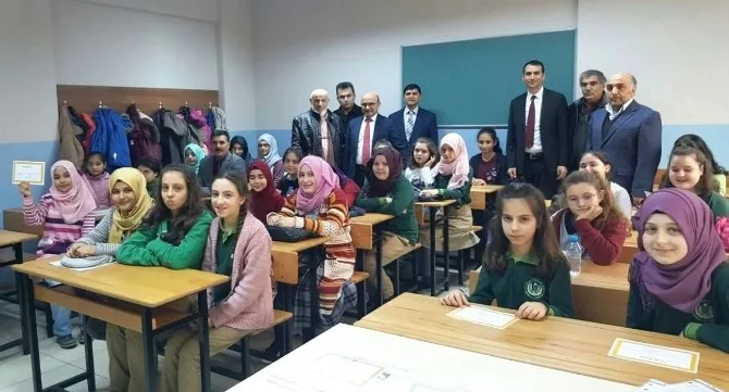 Altınovada 3 Bin Öğrenci Karne Aldı