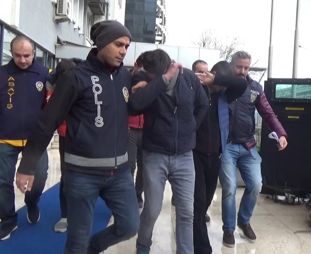 Araba Hırsızları Yakayı Ele Verdi