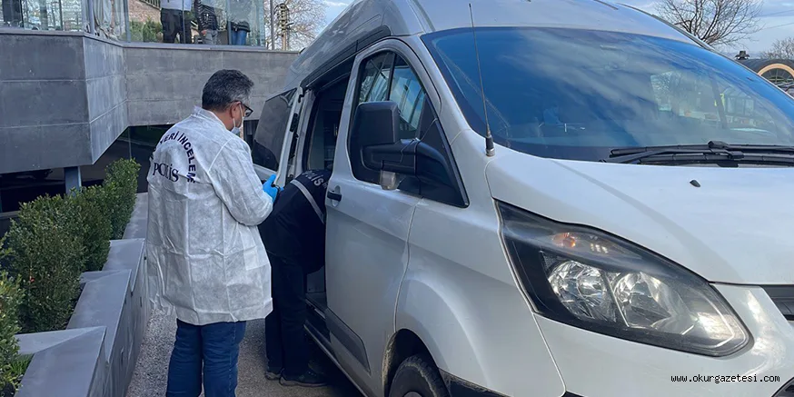Asansör kabini ile duvar arasında sıkışan işçi öldü