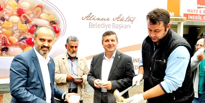 BELEDiYE'DEN AŞURE iKRAMI