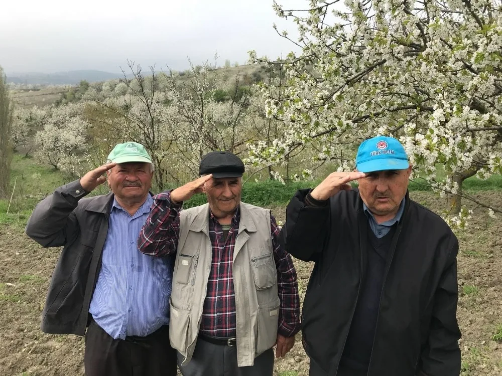 Askerlik Arkadaşları 48 Yıl Sonra Bursada Buluştu