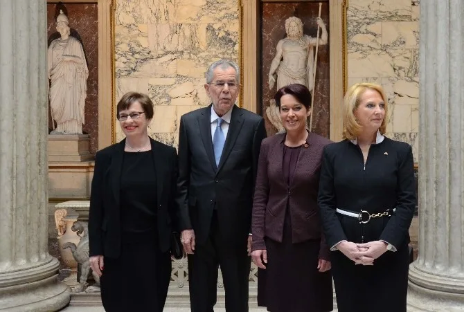 Avusturyanın Yeni Cumhurbaşkanı Alexander Van Der Bellen Görevi Devraldı