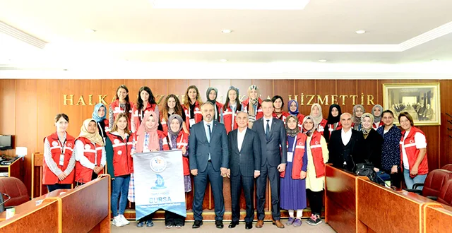 AKTAŞ DAMLA PROJESiNiN GöNüLLü GENÇLERiYLE BULUŞTU