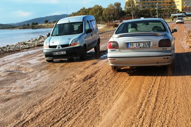 Ayvalıkta Sürücülerin Gönül Yolu Çilesi