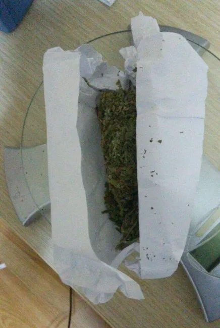 Ayvalıkta Üst Aramasında Esrar Çıktı