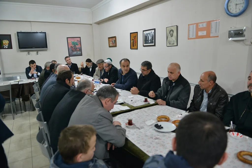 Çardak Camii'nde bereket sofrası