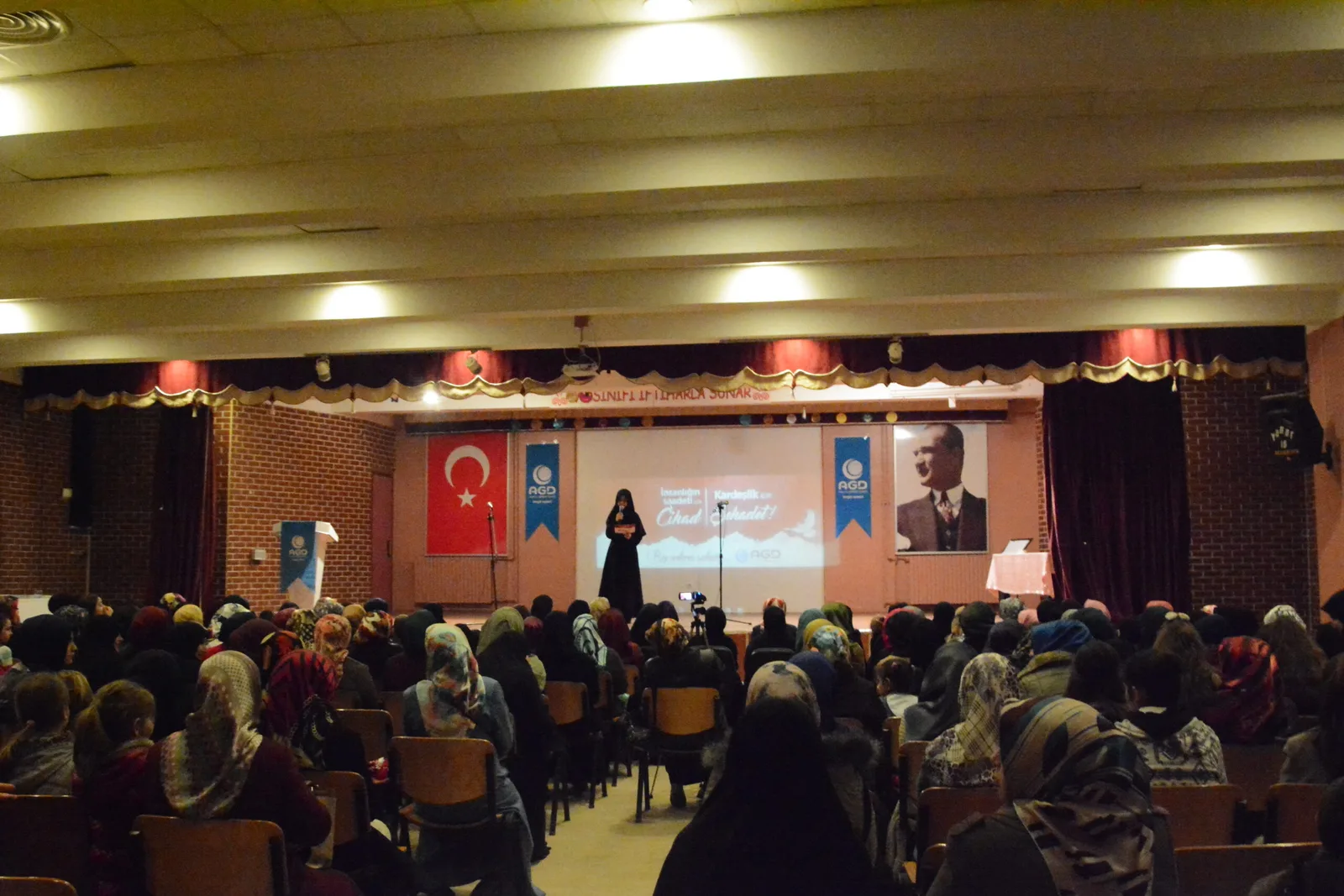 AGD'li kadınlardan "Şehitler Gecesi"