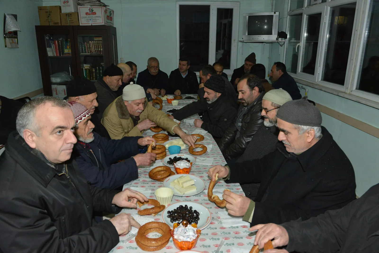 Bereket sofrası Yeşil Cami’de kuruldu