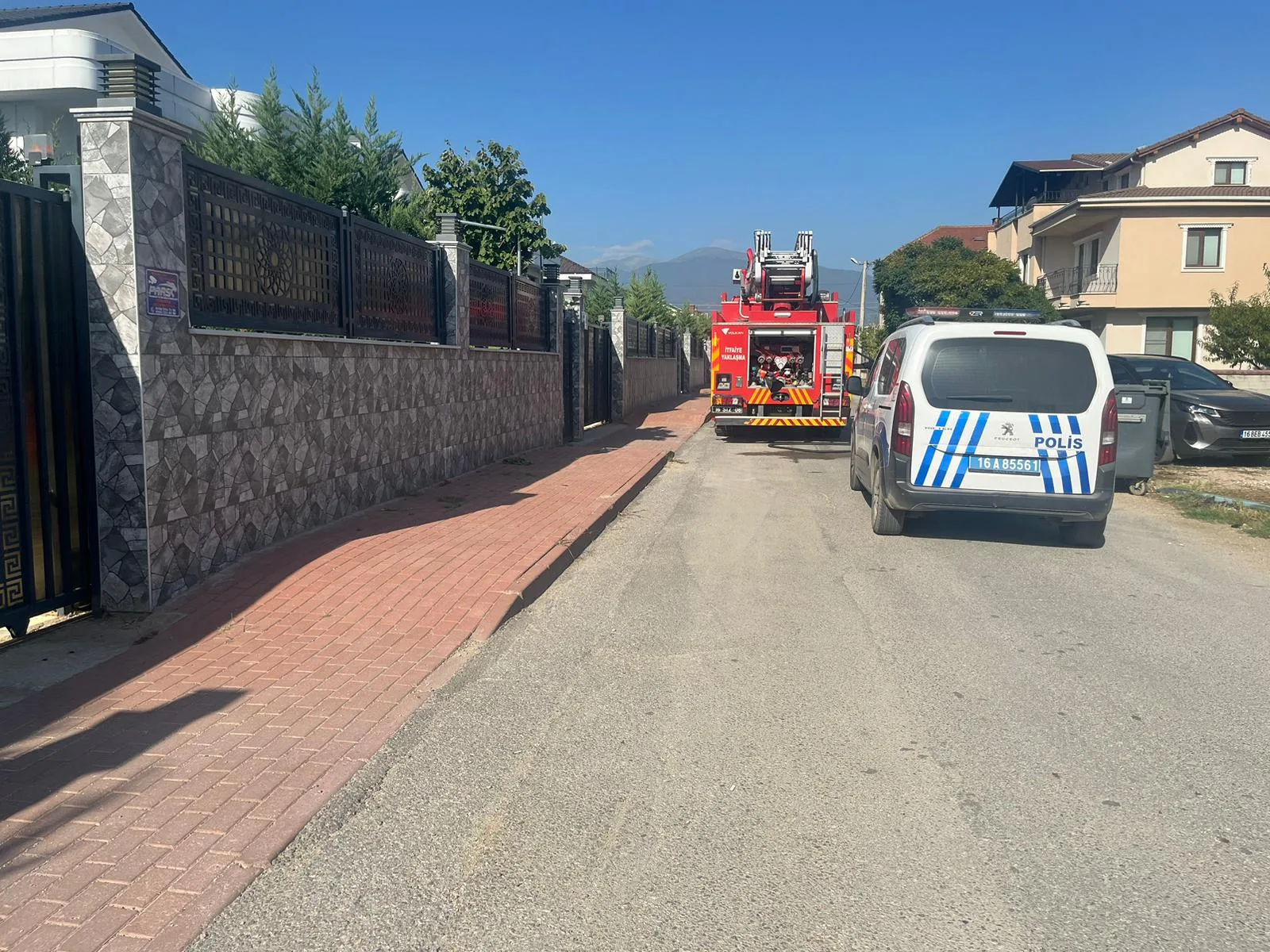 Villanın bacası tutuştu