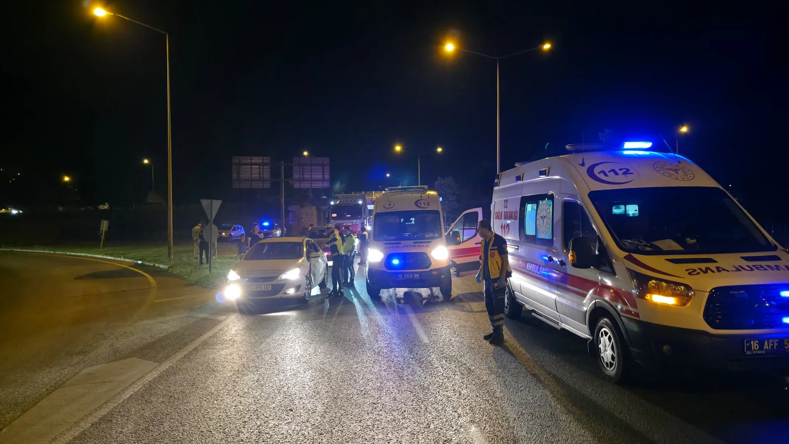 İnegöl’de zincirleme kazada 2’si çocuk 4 kişi yaralandı